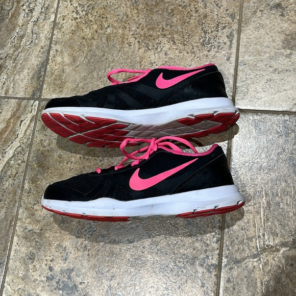 Nike women sneakers training core motion TR2 mesh running black / pink size 7.5 - Picture 2 of 9